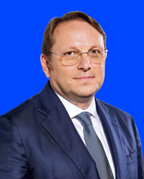 Olivér Várhelyi